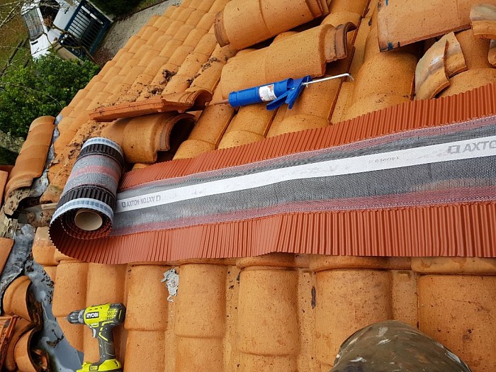 Pose de closoire souple ventilé avant faîtage